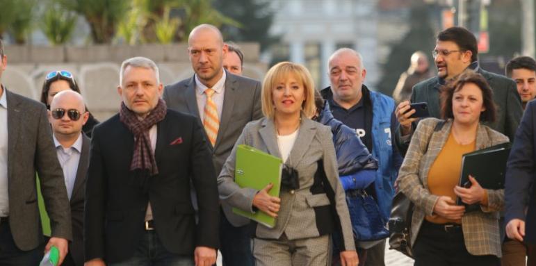 Манолова и Хаджигенов понижиха Дончева